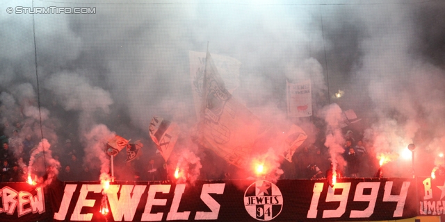 Sturm Graz - Rapid Wien
Oesterreichische Fussball Bundesliga, 21. Runde, SK Sturm Graz - SK Rapid Wien, Stadion Liebenau Graz, 18.12.2013. 

Foto zeigt Fans von Sturm
Schlüsselwörter: pyrotechnik