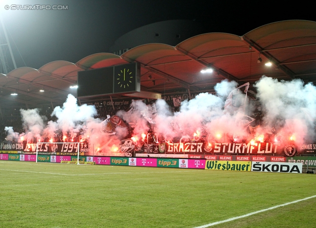 Sturm Graz - Rapid Wien
Oesterreichische Fussball Bundesliga, 21. Runde, SK Sturm Graz - SK Rapid Wien, Stadion Liebenau Graz, 18.12.2013. 

Foto zeigt Fans von Sturm
Schlüsselwörter: pyrotechnik