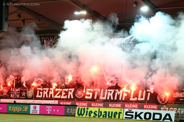 Sturm Graz - Rapid Wien
Oesterreichische Fussball Bundesliga, 21. Runde, SK Sturm Graz - SK Rapid Wien, Stadion Liebenau Graz, 18.12.2013. 

Foto zeigt Fans von Sturm
Schlüsselwörter: pyrotechnik