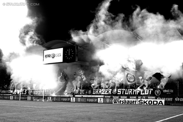 Sturm Graz - Rapid Wien
Oesterreichische Fussball Bundesliga, 21. Runde, SK Sturm Graz - SK Rapid Wien, Stadion Liebenau Graz, 18.12.2013. 

Foto zeigt Fans von Sturm
Schlüsselwörter: pyrotechnik