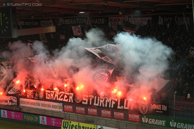 Sturm Graz - Rapid Wien
Oesterreichische Fussball Bundesliga, 21. Runde, SK Sturm Graz - SK Rapid Wien, Stadion Liebenau Graz, 18.12.2013. 

Foto zeigt Fans von Sturm
Schlüsselwörter: pyrotechnik