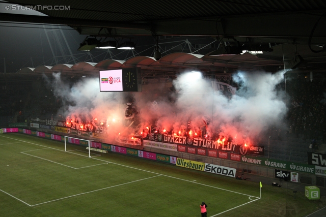 Sturm Graz - Rapid Wien
Oesterreichische Fussball Bundesliga, 21. Runde, SK Sturm Graz - SK Rapid Wien, Stadion Liebenau Graz, 18.12.2013. 

Foto zeigt Fans von Sturm
Schlüsselwörter: pyrotechnik