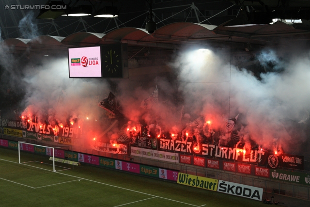 Sturm Graz - Rapid Wien
Oesterreichische Fussball Bundesliga, 21. Runde, SK Sturm Graz - SK Rapid Wien, Stadion Liebenau Graz, 18.12.2013. 

Foto zeigt Fans von Sturm
Schlüsselwörter: pyrotechnik