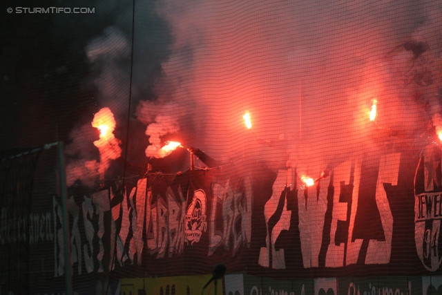 Sturm Graz - Rapid Wien
Oesterreichische Fussball Bundesliga, 21. Runde, SK Sturm Graz - SK Rapid Wien, Stadion Liebenau Graz, 18.12.2013. 

Foto zeigt Fans von Sturm
Schlüsselwörter: pyrotechnik