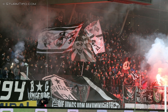 Sturm Graz - Rapid Wien
Oesterreichische Fussball Bundesliga, 21. Runde, SK Sturm Graz - SK Rapid Wien, Stadion Liebenau Graz, 18.12.2013. 

Foto zeigt Fans von Sturm
Schlüsselwörter: pyrotechnik