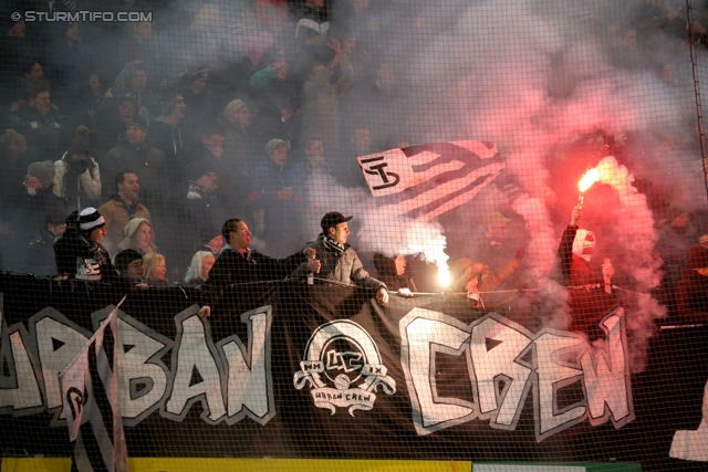 Sturm Graz - Rapid Wien
Oesterreichische Fussball Bundesliga, 21. Runde, SK Sturm Graz - SK Rapid Wien, Stadion Liebenau Graz, 18.12.2013. 

Foto zeigt Fans von Sturm
Schlüsselwörter: pyrotechnik