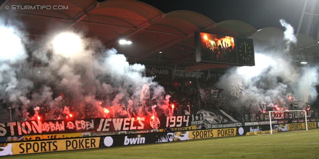 Sturm Graz - Rapid Wien
Oesterreichische Fussball Bundesliga, 21. Runde, SK Sturm Graz - SK Rapid Wien, Stadion Liebenau Graz, 18.12.2013. 

Foto zeigt Fans von Sturm
Schlüsselwörter: pyrotechnik