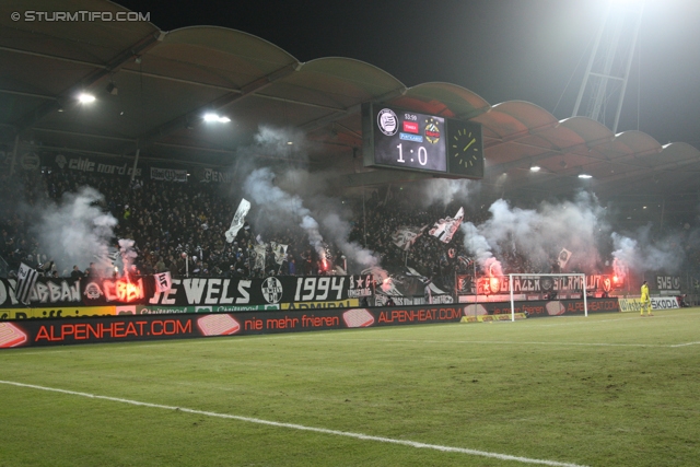 Sturm Graz - Rapid Wien
Oesterreichische Fussball Bundesliga, 21. Runde, SK Sturm Graz - SK Rapid Wien, Stadion Liebenau Graz, 18.12.2013. 

Foto zeigt Fans von Sturm
Schlüsselwörter: pyrotechnik