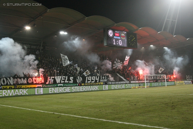 Sturm Graz - Rapid Wien
Oesterreichische Fussball Bundesliga, 21. Runde, SK Sturm Graz - SK Rapid Wien, Stadion Liebenau Graz, 18.12.2013. 

Foto zeigt Fans von Sturm
Schlüsselwörter: pyrotechnik