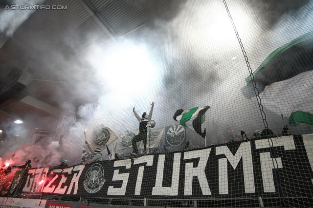 Sturm Graz - Rapid Wien
Oesterreichische Fussball Bundesliga, 21. Runde, SK Sturm Graz - SK Rapid Wien, Stadion Liebenau Graz, 18.12.2013. 

Foto zeigt Fans von Sturm
Schlüsselwörter: pyrotechnik