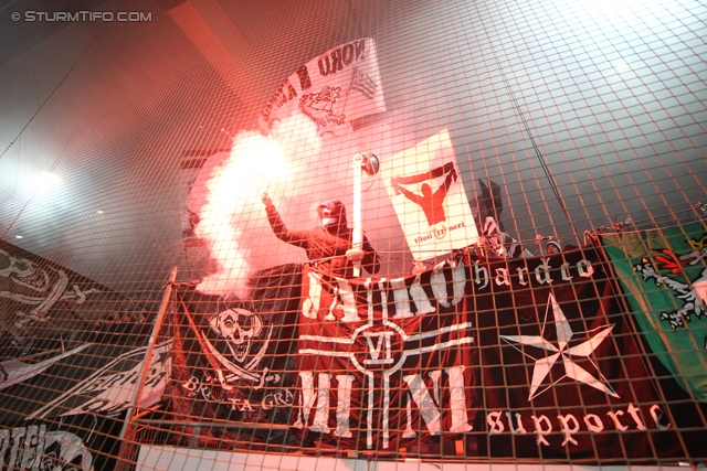 Sturm Graz - Rapid Wien
Oesterreichische Fussball Bundesliga, 21. Runde, SK Sturm Graz - SK Rapid Wien, Stadion Liebenau Graz, 18.12.2013. 

Foto zeigt Fans von Sturm
Schlüsselwörter: pyrotechnik