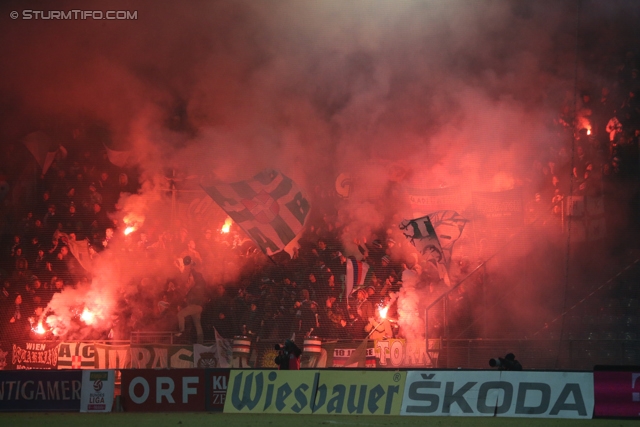 Sturm Graz - Rapid Wien
Oesterreichische Fussball Bundesliga, 21. Runde, SK Sturm Graz - SK Rapid Wien, Stadion Liebenau Graz, 18.12.2013. 

Foto zeigt Fans von Rapid
Schlüsselwörter: pyrotechnik