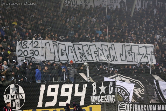 Sturm Graz - Rapid Wien
Oesterreichische Fussball Bundesliga, 21. Runde, SK Sturm Graz - SK Rapid Wien, Stadion Liebenau Graz, 18.12.2013. 

Foto zeigt Fans von Sturm mit einem Spruchband
Schlüsselwörter: protest