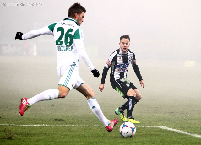 Sturm Graz - Rapid Wien
Oesterreichische Fussball Bundesliga, 21. Runde, SK Sturm Graz - SK Rapid Wien, Stadion Liebenau Graz, 18.12.2013. 

Foto zeigt Lukas Grozurek (Rapid) und Christian Klem (Sturm)
