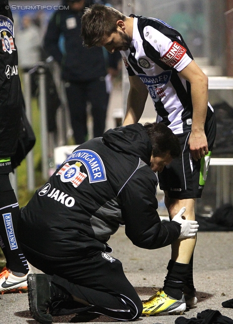 Sturm Graz - Haladas Szombathely
Testspiel,  SK Sturm Graz - Haladas Szombathely, Trainingszentrum Messendorf, 15.01.2014. 

Foto zeigt Gerhard Wallner (Masseur Sturm) und Aleksandar Todorovski (Sturm)
