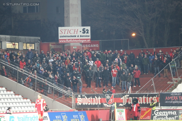 Admira Wacker - Sturm Graz
Oesterreichische Fussball Bundesliga, 22. Runde, FC Admira Wacker - SK Sturm Graz, Stadion Suedstadt Maria Enzersdorf, 08.02.2014. 

Foto zeigt Fans der Admira
