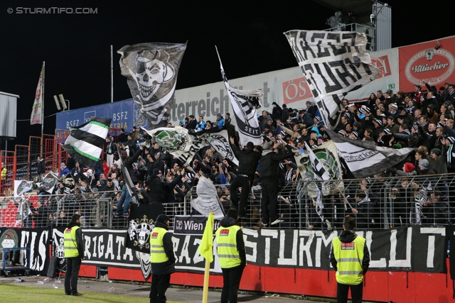 Admira Wacker - Sturm Graz
Oesterreichische Fussball Bundesliga, 22. Runde, FC Admira Wacker - SK Sturm Graz, Stadion Suedstadt Maria Enzersdorf, 08.02.2014. 

Foto zeigt Fans von Sturm
