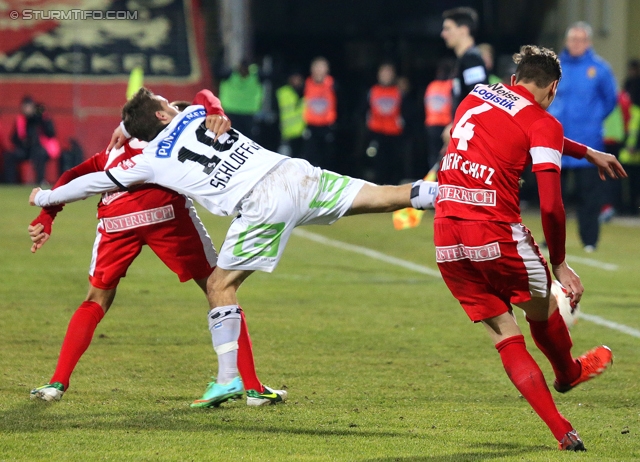 Admira Wacker - Sturm Graz
Oesterreichische Fussball Bundesliga, 22. Runde, FC Admira Wacker - SK Sturm Graz, Stadion Suedstadt Maria Enzersdorf, 08.02.2014. 

Foto zeigt David Schloffer (Sturm) und Stephan Zwierschitz (Admira)
