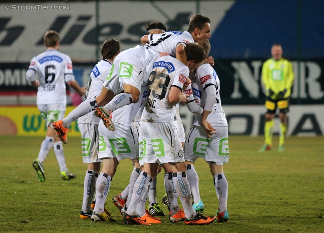 Admira Wacker - Sturm Graz
Oesterreichische Fussball Bundesliga, 22. Runde, FC Admira Wacker - SK Sturm Graz, Stadion Suedstadt Maria Enzersdorf, 08.02.2014. 

Foto zeigt die Mannschaft von Sturm
Schlüsselwörter: torjubel