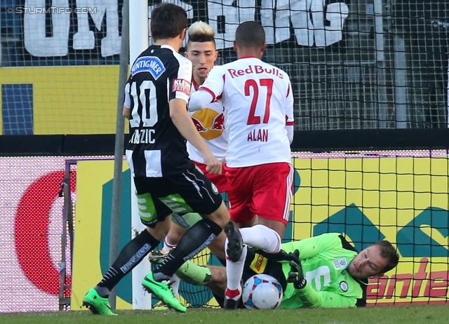 Sturm Graz - Salzburg
Oesterreichische Fussball Bundesliga, 23. Runde, SK Sturm Graz -  FC RB Salzburg, Stadion Liebenau Graz, 15.02.2014. 

Foto zeigt Anel Hadzic (Sturm), Kevin Kampl (Salzburg), Alan Borges De Carvalho (Salzburg) und Benedikt Pliquett (Sturm)
