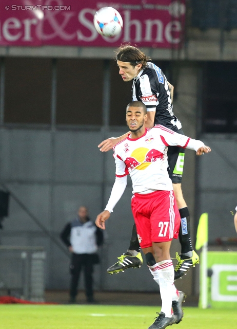 Sturm Graz - Salzburg
Oesterreichische Fussball Bundesliga, 23. Runde, SK Sturm Graz -  FC RB Salzburg, Stadion Liebenau Graz, 15.02.2014. 

Foto zeigt Nikola Vujadinovic (Sturm) und Alan Borges De Carvalho (Salzburg)
Schlüsselwörter: kopfball