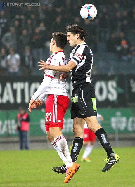 Sturm Graz - Salzburg
Oesterreichische Fussball Bundesliga, 23. Runde, SK Sturm Graz -  FC RB Salzburg, Stadion Liebenau Graz, 15.02.2014. 

Foto zeigt Robert Zulj (Salzburg) und Nikola Vujadinovic (Sturm)
Schlüsselwörter: kopfball