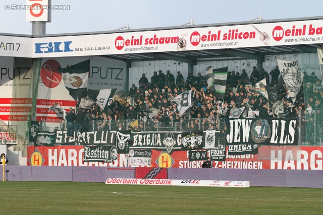 Ried - Sturm Graz
Oesterreichische Fussball Bundesliga, 24. Runde, SV Ried - SK Sturm Graz, Arena Ried, 22.02.2014. 

Foto zeigt Fans von Sturm
