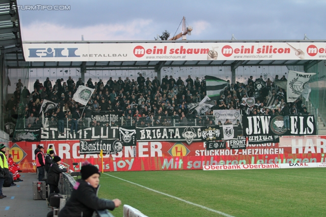 Ried - Sturm Graz
Oesterreichische Fussball Bundesliga, 24. Runde, SV Ried - SK Sturm Graz, Arena Ried, 22.02.2014. 

Foto zeigt Fans von Sturm
