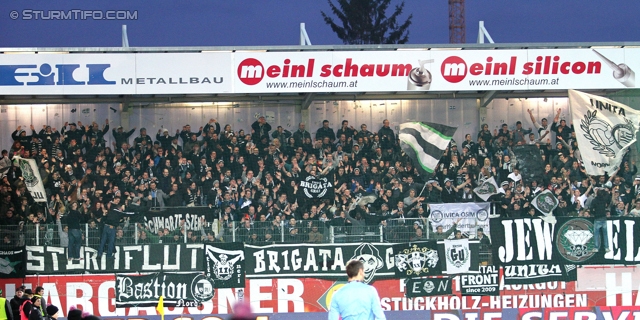 Ried - Sturm Graz
Oesterreichische Fussball Bundesliga, 24. Runde, SV Ried - SK Sturm Graz, Arena Ried, 22.02.2014. 

Foto zeigt Fans von Sturm
