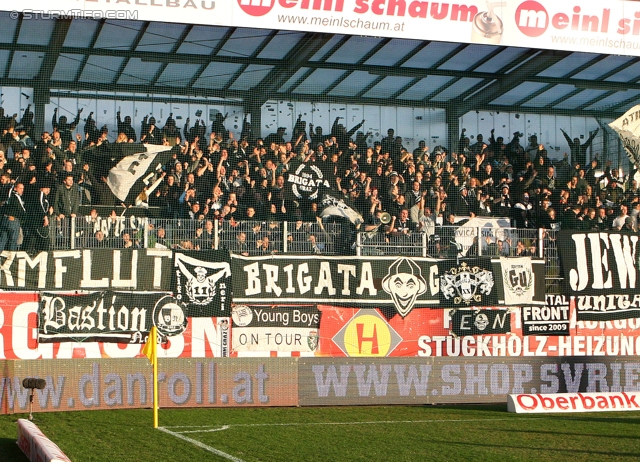 Ried - Sturm Graz
Oesterreichische Fussball Bundesliga, 24. Runde, SV Ried - SK Sturm Graz, Arena Ried, 22.02.2014. 

Foto zeigt Fans von Sturm
