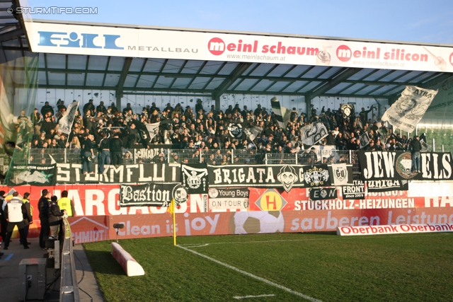 Ried - Sturm Graz
Oesterreichische Fussball Bundesliga, 24. Runde, SV Ried - SK Sturm Graz, Arena Ried, 22.02.2014. 

Foto zeigt Fans von Sturm
