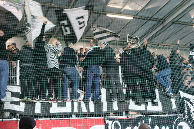 Ried - Sturm Graz
Oesterreichische Fussball Bundesliga, 24. Runde, SV Ried - SK Sturm Graz, Arena Ried, 22.02.2014. 

Foto zeigt Fans von Sturm
