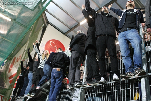 Ried - Sturm Graz
Oesterreichische Fussball Bundesliga, 24. Runde, SV Ried - SK Sturm Graz, Arena Ried, 22.02.2014. 

Foto zeigt Fans von Sturm
