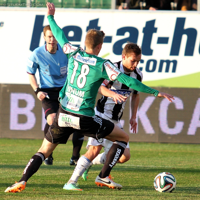 Ried - Sturm Graz
Oesterreichische Fussball Bundesliga, 24. Runde, SV Ried - SK Sturm Graz, Arena Ried, 22.02.2014. 

Foto zeigt Thomas Hinum (Ried) und David Schloffer (Sturm)
