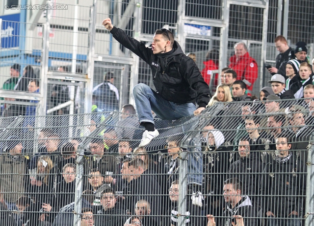 Wiener Neustadt - Sturm Graz
Oesterreichische Fussball Bundesliga, 25. Runde, SC Wiener Neustadt - SK Sturm Graz, Stadion Wiener Neustadt, 08.03.2014. 

Foto zeigt Fans von Sturm
