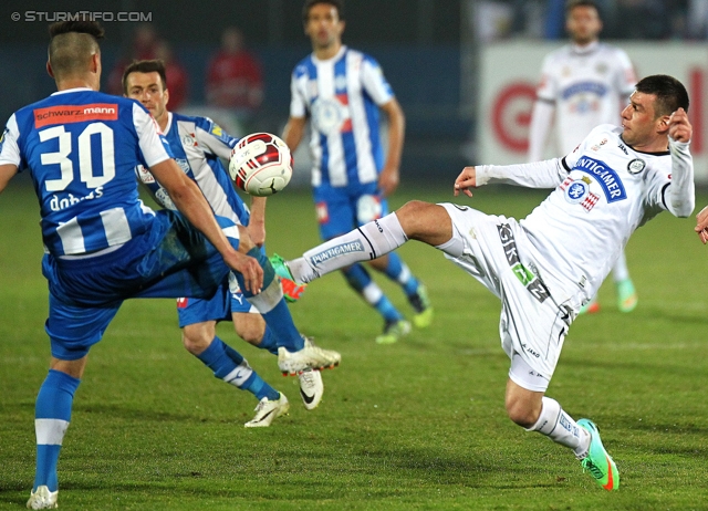 Wiener Neustadt - Sturm Graz
Oesterreichische Fussball Bundesliga, 25. Runde, SC Wiener Neustadt - SK Sturm Graz, Stadion Wiener Neustadt, 08.03.2014. 

Foto zeigt Kristijan Dobras (Wr. Neustadt) und Milan Dudic (Sturm)
