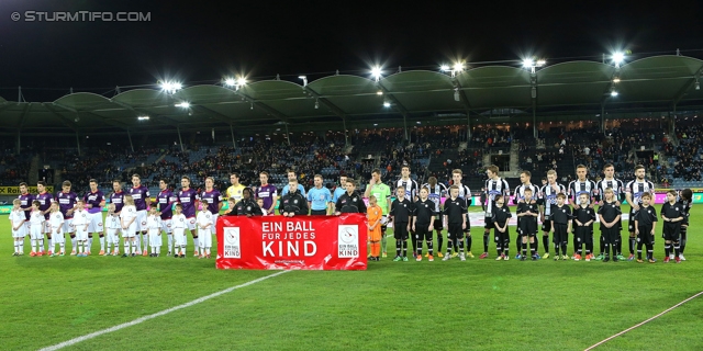 Sturm Graz - Austria Wien
Oesterreichische Fussball Bundesliga, 27. Runde, SK Sturm Graz -  FK Austria Wien, Stadion Liebenau Graz, 15.03.2014. 

Foto zeigt Mannschaft von Austria Wien, das Schiedsrichterteam und die Mannschaft von Sturm
