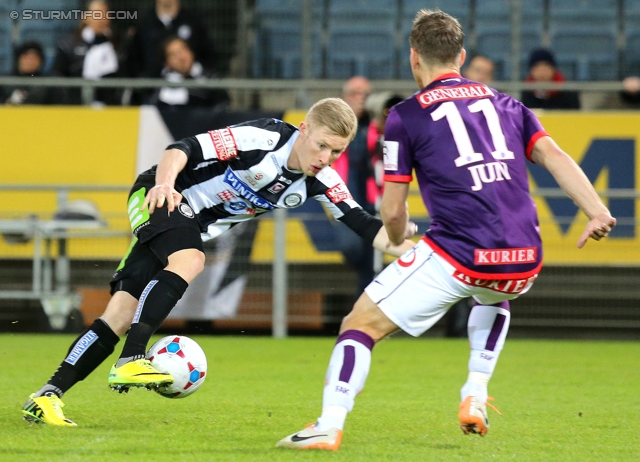 Sturm Graz - Austria Wien
Oesterreichische Fussball Bundesliga, 27. Runde, SK Sturm Graz -  FK Austria Wien, Stadion Liebenau Graz, 15.03.2014. 

Foto zeigt Florian Kainz (Sturm) und Tomas Jun (Austria)
