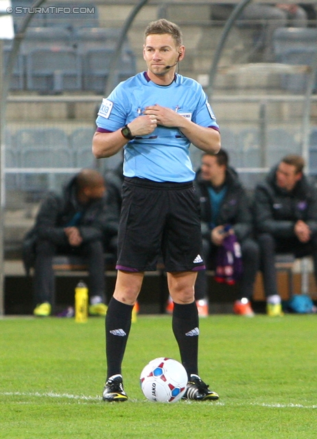 Sturm Graz - Austria Wien
Oesterreichische Fussball Bundesliga, 27. Runde, SK Sturm Graz -  FK Austria Wien, Stadion Liebenau Graz, 15.03.2014. 

Foto zeigt Schiedsrichter Manuel Schuettengruber
