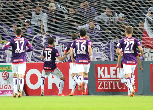 Sturm Graz - Austria Wien
Oesterreichische Fussball Bundesliga, 27. Runde, SK Sturm Graz -  FK Austria Wien, Stadion Liebenau Graz, 15.03.2014. 

Foto zeigt Florian Mader (Austria), Christian Ramsebner (Austria), Philipp Hosiner (Austria) und Emir Dilaver (Austria)
Schlüsselwörter: torjubel