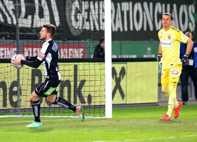 Sturm Graz - Austria Wien
Oesterreichische Fussball Bundesliga, 27. Runde, SK Sturm Graz -  FK Austria Wien, Stadion Liebenau Graz, 15.03.2014. 

Foto zeigt Marco Djuricin (Sturm) und Heinz Lindner (Austria)
Schlüsselwörter: tor