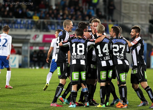 Groedig - Sturm Graz
Oesterreichische Fussball Bundesliga, 29. Runde, SV Groedig - SK Sturm Graz, Untersbergarena Groedig, 26.03.2014. 

Foto zeigt die Mannschaft von Sturm
Schlüsselwörter: torjubel