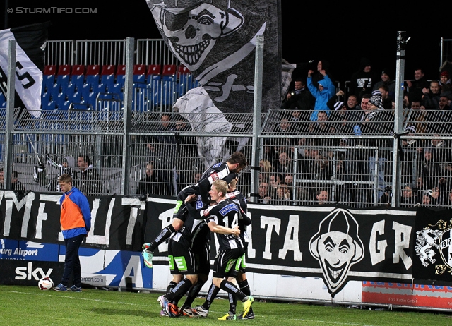 Groedig - Sturm Graz
Oesterreichische Fussball Bundesliga, 29. Runde, SV Groedig - SK Sturm Graz, Untersbergarena Groedig, 26.03.2014. 

Foto zeigt Marco Djuricin (Sturm), Florian Kainz (Sturm) und Fans von Sturm
Schlüsselwörter: torjubel