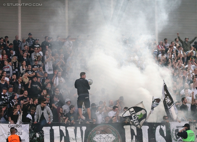 Rapid Wien - Sturm Graz
Oesterreichische Fussball Bundesliga, 30. Runde, SK Rapid Wien - SK Sturm Graz, Gerhard Hanappi Stadion Wien, 29.03.2014. 

Foto zeigt Fans von Sturm
Schlüsselwörter: pyrotechnik