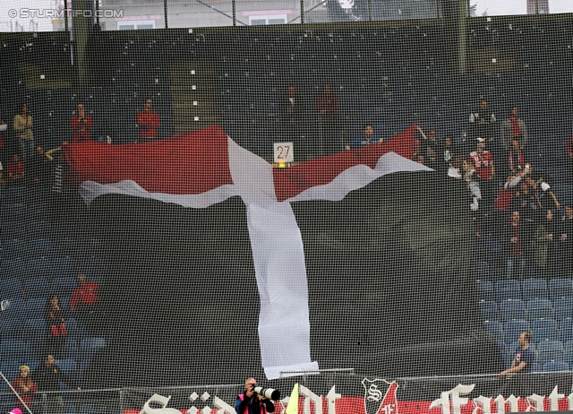 Sturm Graz - Admira Wacker
Oesterreichische Fussball Bundesliga, 31. Runde, SK Sturm Graz -  FC Admira Wacker Moedling, Stadion Liebenau Graz, 05.04.2014. 

Foto zeigt Fans der Admira mit einer Choreografie
