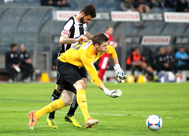 Sturm Graz - Admira Wacker
Oesterreichische Fussball Bundesliga, 31. Runde, SK Sturm Graz -  FC Admira Wacker Moedling, Stadion Liebenau Graz, 05.04.2014. 

Foto zeigt Marco Djuricin (Sturm) und Manuel Kuttin (Admira)
