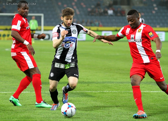 Sturm Graz - Admira Wacker
Oesterreichische Fussball Bundesliga, 31. Runde, SK Sturm Graz -  FC Admira Wacker Moedling, Stadion Liebenau Graz, 05.04.2014. 

Foto zeigt Wilfried Domoraud (Admira), Aleksandar Todorovski (Sturm) und Issiaka Ouedraogo (Admira)
