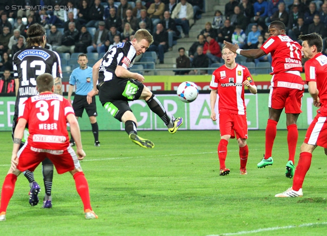 Sturm Graz - Admira Wacker
Oesterreichische Fussball Bundesliga, 31. Runde, SK Sturm Graz -  FC Admira Wacker Moedling, Stadion Liebenau Graz, 05.04.2014. 

Foto zeigt Nikola Vujadinovic (Sturm), Thomas Weber (Admira), Robert Beric (Sturm) und Wilfried Domoraud (Admira)
