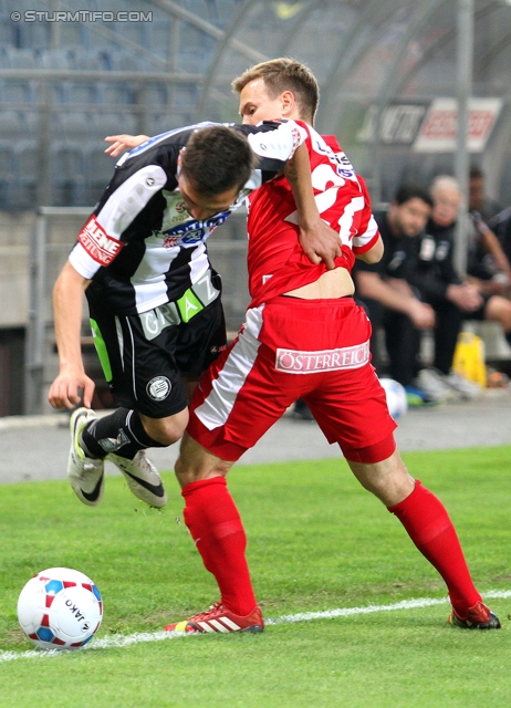 Sturm Graz - Admira Wacker
Oesterreichische Fussball Bundesliga, 31. Runde, SK Sturm Graz -  FC Admira Wacker Moedling, Stadion Liebenau Graz, 05.04.2014. 

Foto zeigt Anel Hadzic (Sturm) und Dominik Burusic (Admira)
Schlüsselwörter: foul