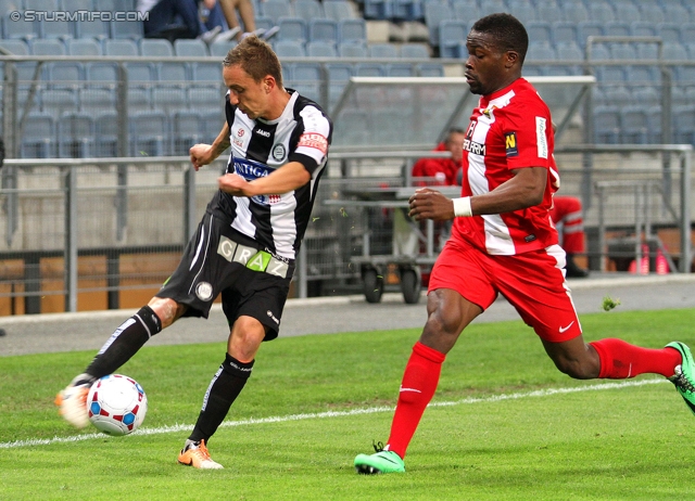 Sturm Graz - Admira Wacker
Oesterreichische Fussball Bundesliga, 31. Runde, SK Sturm Graz -  FC Admira Wacker Moedling, Stadion Liebenau Graz, 05.04.2014. 

Foto zeigt Daniel Beichler (Sturm) und Wilfried Domoraud (Admira)
